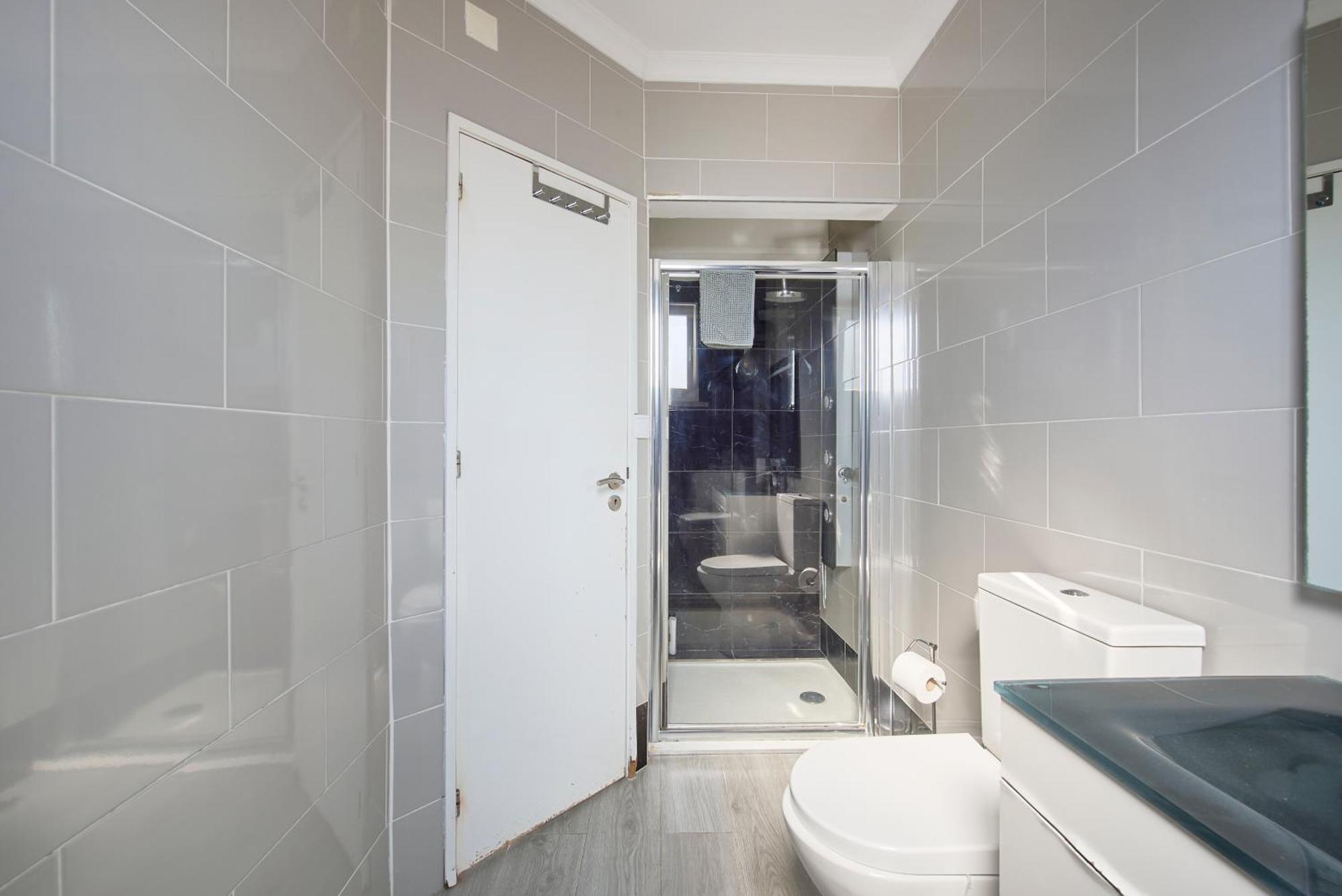 New 3 Bedroom Flat With River On Sight @alameda * Lissabon