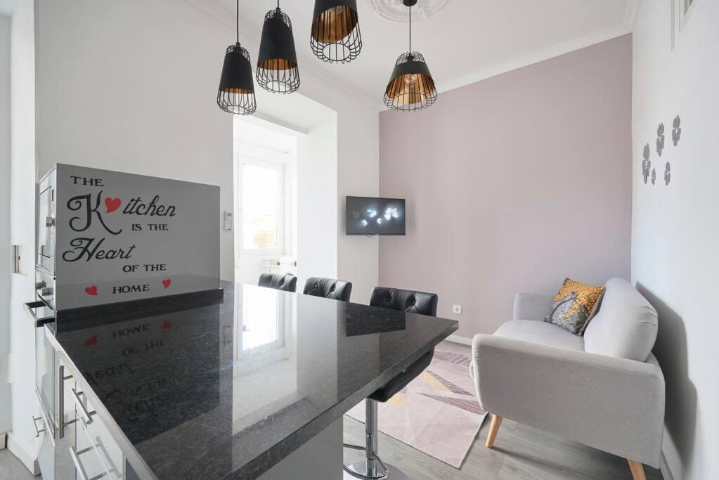 Apartment New 3 Bedroom Flat With River On Sight @alameda Lissabon